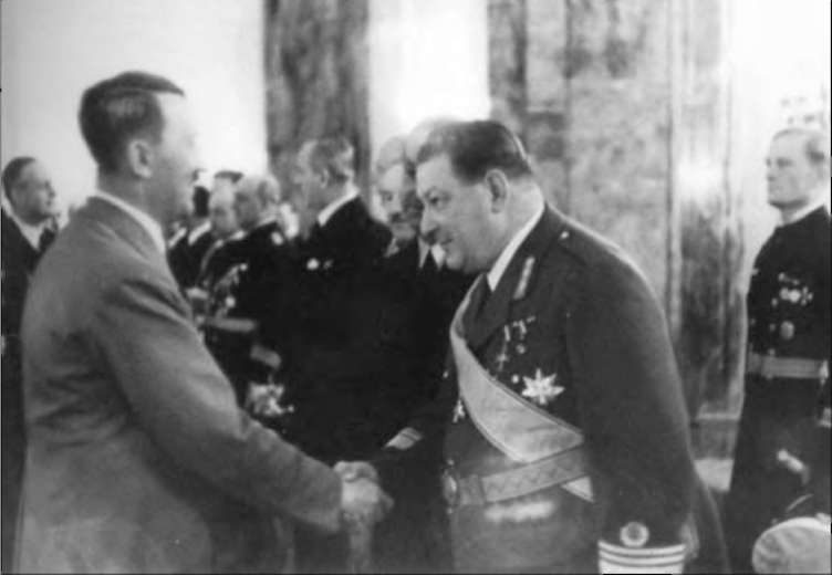Начальник эстонского генерального штаба генерал-лейтенант Николай Реек на праздновании юбилея Гитлера. Берлин, 20 апреля 1939
